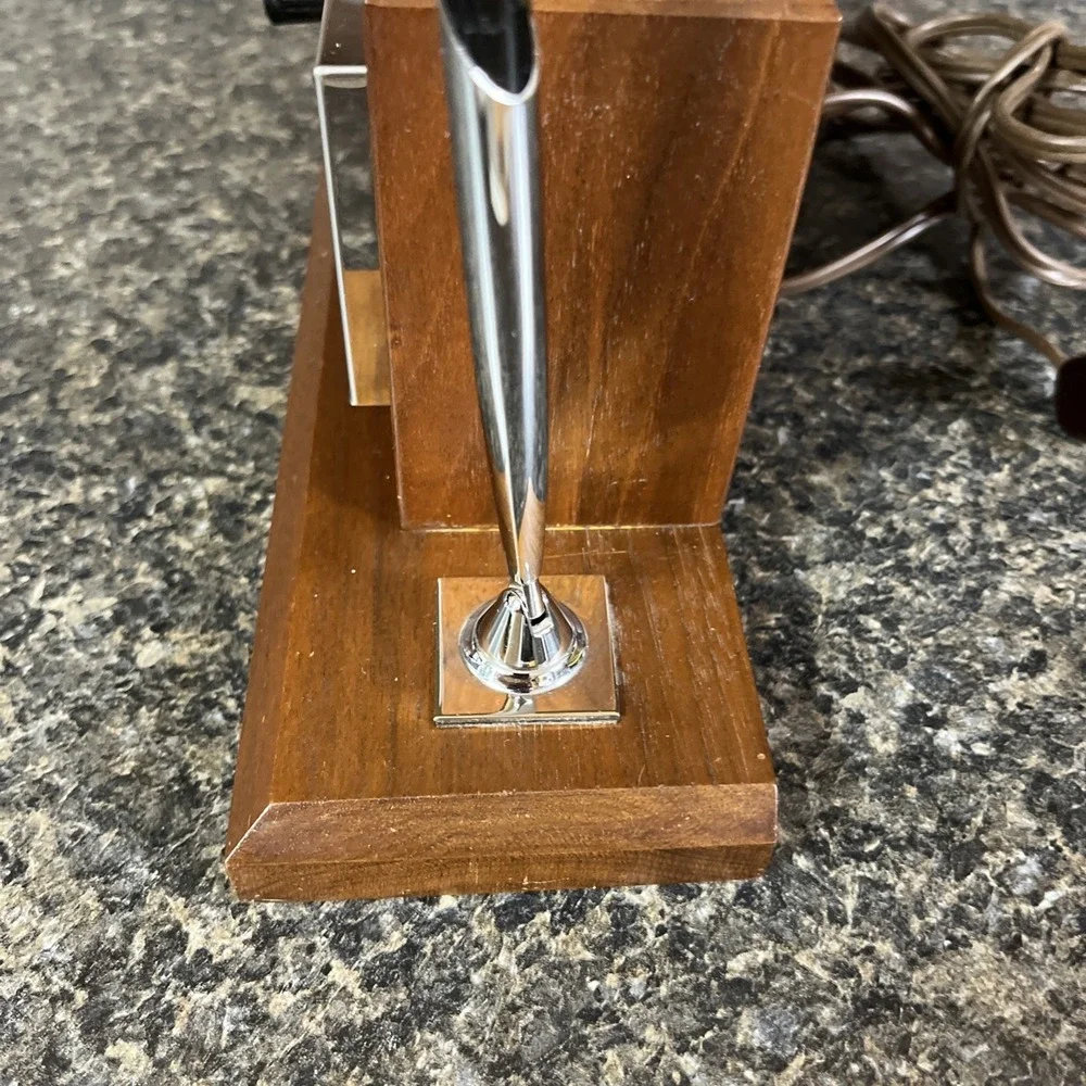 Vintage MCM Desk Clock With 2 Sheaffer Ballpoint Pens Electric Tested Works